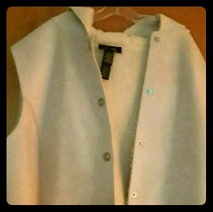 Hooded, sleeveless, wool vest